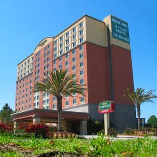 Hotels in Culver City, near Corporate Pointe, West L.A. College, Sony Studios and L.A.X.