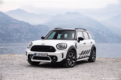 Mini Countryman Cooper SE ALL4 Untamed Edition (2023) - picture 5 of 30