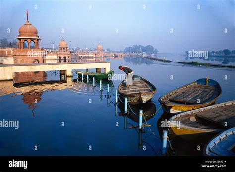 Gomati river ; Lucknow ; Uttar Pradesh ; India Stock Photo: 26915502 - Alamy