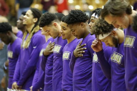 JMU men's basketball dominates Bridgewater 82-59 Monday | Multimedia | breezejmu.org