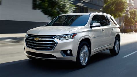 2021 Chevrolet Traverse Buyer's Guide: Reviews, Specs, Comparisons