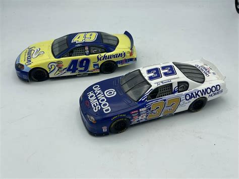 Lot - Lot of 2 Diecast 1/24 scale racing champions cars