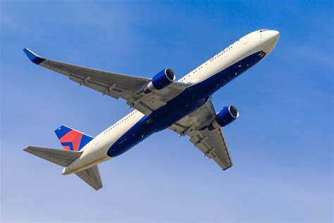 Airplane Flying Free Stock Photo - Public Domain Pictures