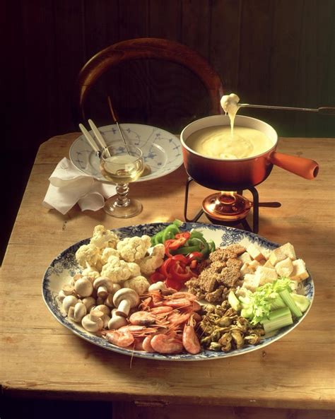 110 best CHEESE FONDUE / Kaasfondue images on Pinterest | Fondue, Cheese fondue recipes and ...