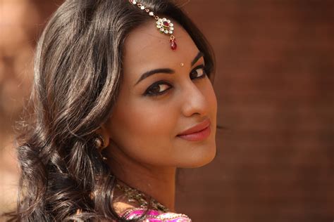 Sonakshi Sinha Latest Hot Hd Wallpapers 2013 | World Celebrities HD Wallpapers