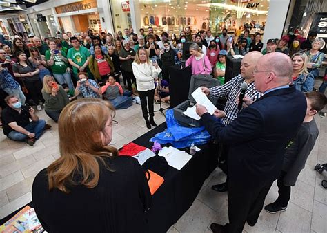 Northwest Arkansas Mall celebrates experiences with time capsule ...