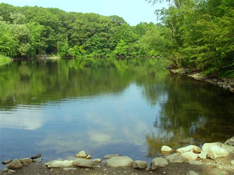 File:Hill's Pond, Monotomy Rocks Park, Arlington,Massachusetts.JPG - Wikimedia Commons