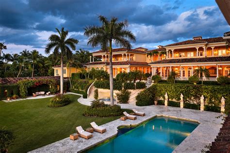 Tour a Magnificent Mediterranean Estate in Palm Beach | Mediterranean mansion, Mansions, Luxury ...