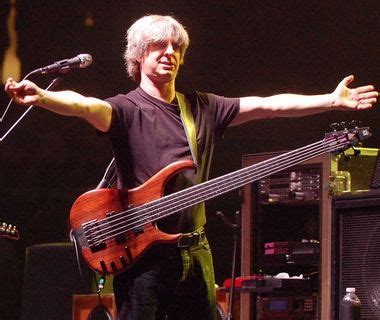 Phish bassist Mike Gordon mesmerizes crowd at solo show | masslive.com