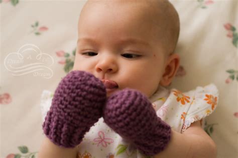 CROCHETED BABY MITTENS | Crochet For Beginners