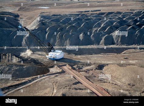 Coal Mine in Wyoming's Powder River Basin Stock Photo - Alamy