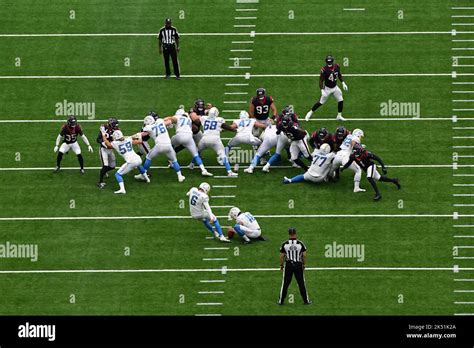 Los Angeles Chargers place kicker Dustin Hopkins (6) kicks a 37 yard field goal in the second ...