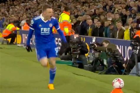 Fans say Jamie Vardy 'is back' as he produces classic 's***house' celebration vs Leeds - Daily Star