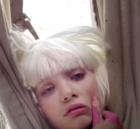 How sia felt | Maddie ziegler, Sia music video, Dance moms