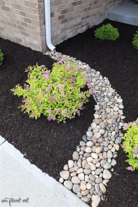 15 Genius Landscaping Ideas for Front of House - Nikki's Plate