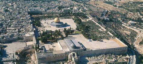 Visit Masjid Al Aqsa – The third holiest site in Islam