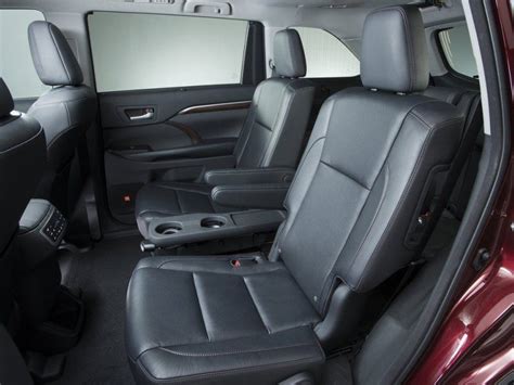 does the toyota highlander have captain chairs - joel-ludd