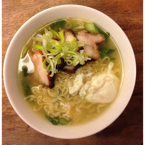 Korean food photo: Ramyeon noodles in chicken bone soup on Maangchi.com