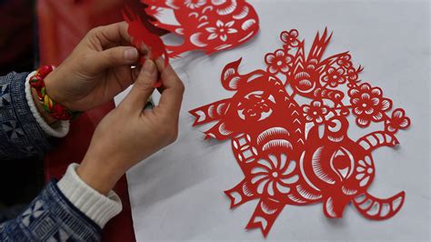 People make paper cuttings to welcome Lunar New Year in China - CGTN