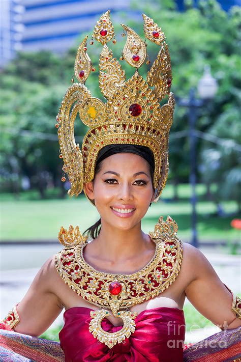 Thai Woman In Traditional Dress Photograph by Fototrav Print