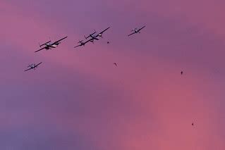 Vintage WW2 aircraft over DC: P-51 Mustangs on the outside… | Flickr