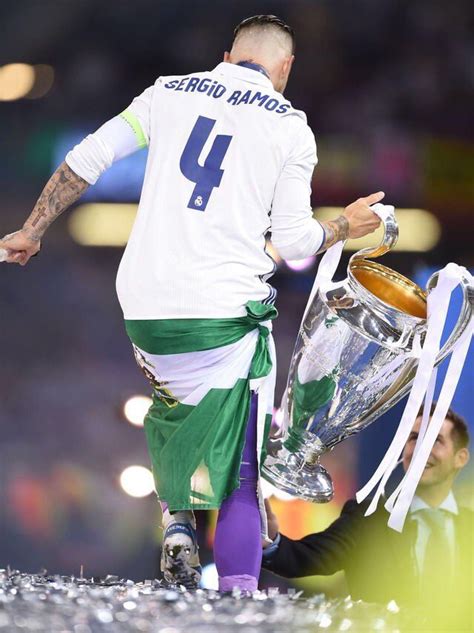 Sergio Ramos holding UEFA Champions League Trophy | Sergio ramos, Real ...