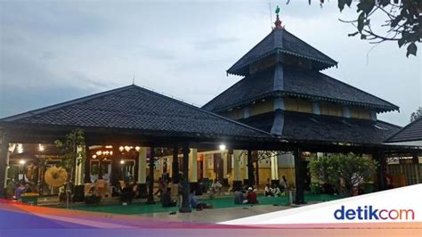 Kerajaan Demak, Kerajaan Islam Pertama di Pulau Jawa