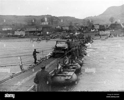 Soviet troops crossing the Oder River Germany Stock Photo - Alamy