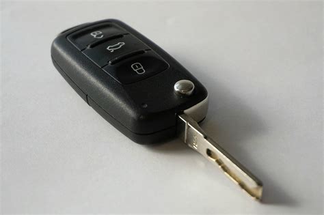 Laser Cut Car Key Mobile Experts Available 24/7 - Right On Time Locksmith