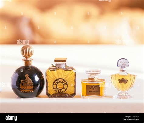 Vintage perfume bottles hi-res stock photography and images - Alamy