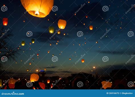 Sky lanterns fest stock image. Image of moscow, fest - 26916675