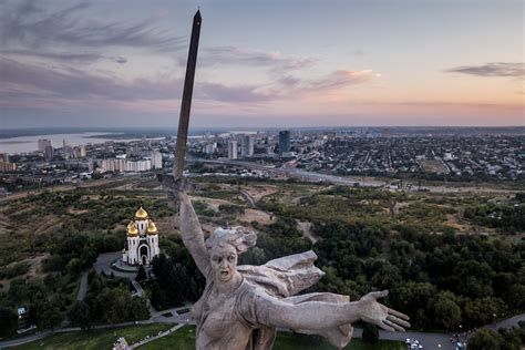 For Russians, 75 Years Later, Stalingrad Is a Battle to Remember - The New York Times