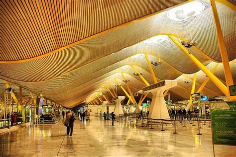 Madrid. Aeropuerto de Madrid Barajas - T4 | Cool places to visit, Madrid, Airport design