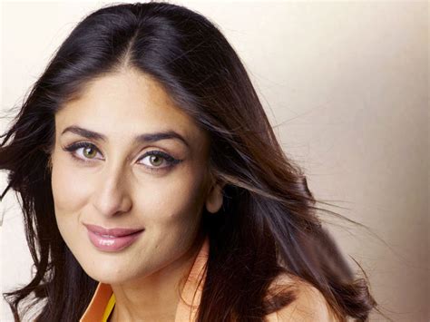 Kareena Kapoor Eyes Color Makeup - YusraBlog.com