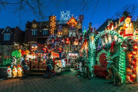 Dyker Heights Christmas Lights Guide (Tips for 2023 by a Local) - Your Brooklyn Guide