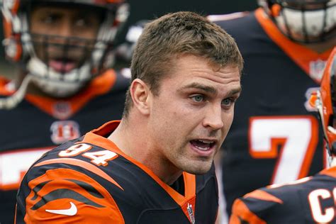 Bengals give DE Sam Hubbard 4-year contract extension | AP News