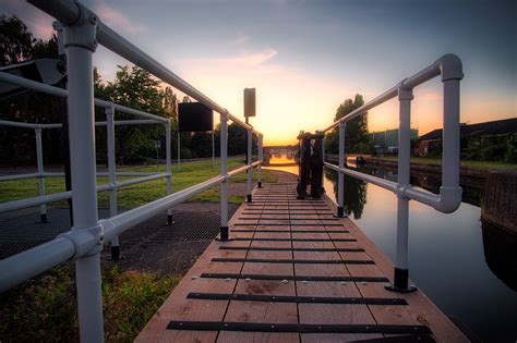 How to Operate a Canal Lock: A Step-by-Step Easy Guide for Beginners - Narrowboat Nomad