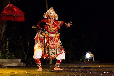 Taris Baris Tunggal, Tarian Simbol Kekuatan Prajurit Bali - Looking ...