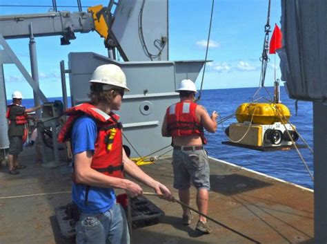 Mariana Trench expedition peers deep into Earth