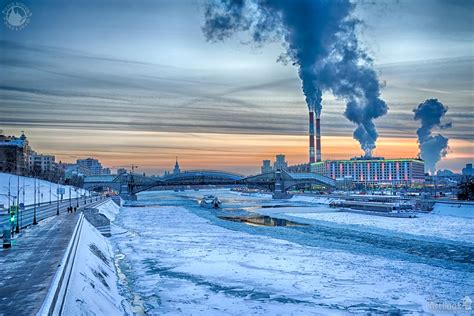 Frozen Moskva River and Rostovskaya Embankment at Winter Sunset ...