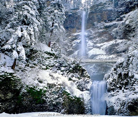 3.030 Multnomah Falls during winter in Columbia River Gorge National Scenic Area Oregon.jpg ...