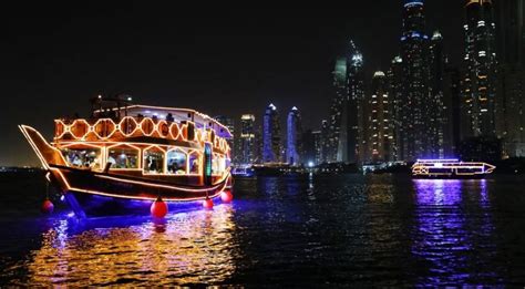 Dubai Marina Dinner Cruise With Live Music