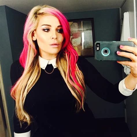 #TotalDivas Nattie Neidhart | Contrast collar dress, Total divas, Wwe ...