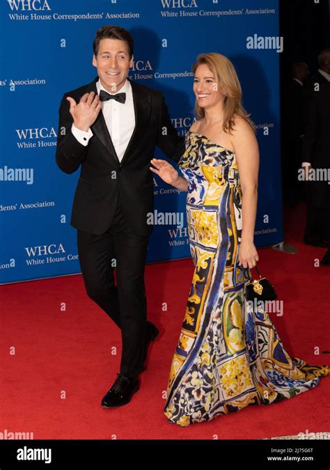 CBS Mornings' Tony Dokoupil and wife Katy Tur of MSNBC.Walking the red ...