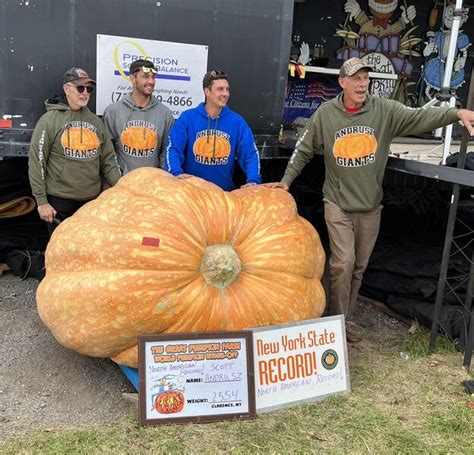 This Pumpkin Broke the Heaviest Pumpkin in North America Record - Thrillist