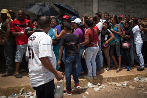 Maduro's Venezuela Veers Toward a Humanitarian Crisis - Bloomberg