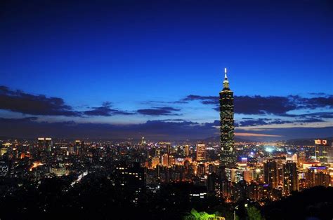 The most magnificent scenery of Taiwan! :) Embrace the sky and city ...