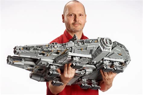 LEGO Star Wars UCS Millennium Falcon 75192 Designer Video | zusammengebaut