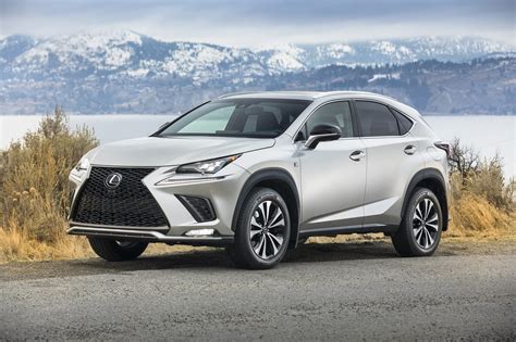 Les VUS compacts Lexus NX 300 et NX 300h rafraîchis : la rencontre d’un style raffiné et d’un ...