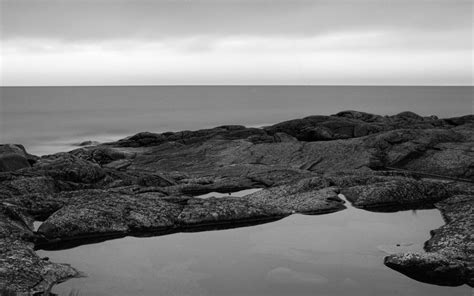 Download wallpaper 3840x2400 coast, water, sea, black and white ...